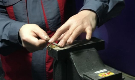 徒手配鑰匙、冰火焊鋼管……這些航天工匠們的超群技藝令人嘆服！