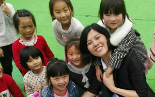 “我可以叫你媽媽嗎？”——一位基層女代表和她的希望小學(xué)