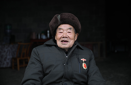 “死守陣地，決不能后退一寸”——記抗美援朝老兵黃忠茂