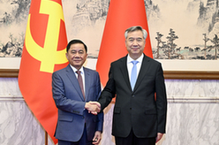李希同越共中央政治局委員、中央書記處書記、中央檢查委員會主任陳錦繡舉行會談