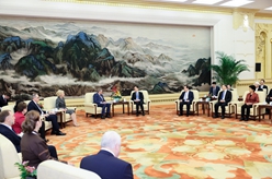 韓正會見中俄友好、和平與發(fā)展委員會第十四次全體會議與會代表