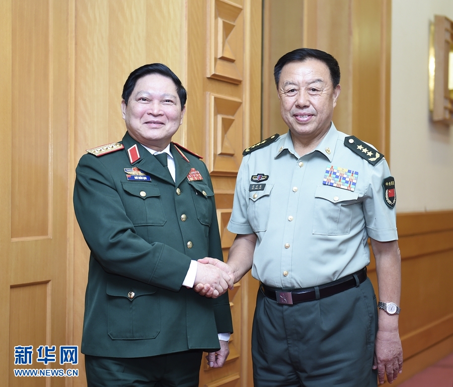 8月29日，中共中央政治局委員、中央軍委副主席范長龍在北京會見越南共產(chǎn)黨中央政治局委員、國防部長吳春歷。 新華社記者張領(lǐng)攝