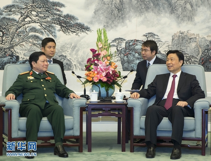 8月29日，中共中央政治局委員、國家副主席李源潮在北京會見越南共產(chǎn)黨中央政治局委員、國防部長吳春歷。 新華社記者丁林?jǐn)z