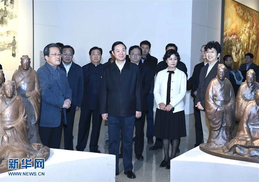 12月6日，中共中央政治局委員、中央書記處書記、中宣部部長劉奇葆在北京參觀中華文明歷史題材美術(shù)創(chuàng)作工程入選作品展覽。 新華社記者張領(lǐng)攝