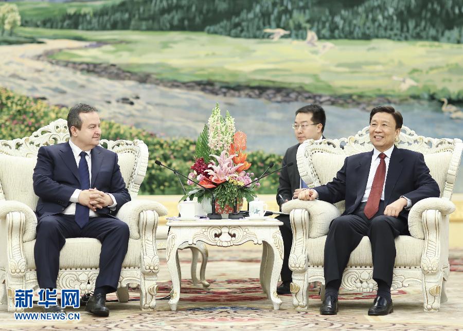 12月15日，國(guó)家副主席李源潮在北京會(huì)見(jiàn)塞爾維亞第一副總理兼外長(zhǎng)伊維察·達(dá)契奇。新華社記者 丁林 攝