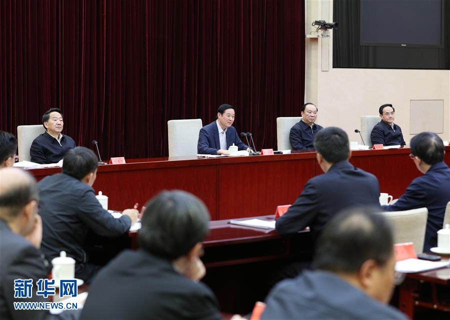  2月17日，在習(xí)近平總書記主持召開黨的新聞輿論工作座談會并發(fā)表重要講話一周年之際，中宣部在北京召開2017年新聞戰(zhàn)線“新春走基層”活動座談會。中共中央政治局委員、中央書記處書記、中宣部部長劉奇葆出席會議并講話。新華社記者 王曄 攝
