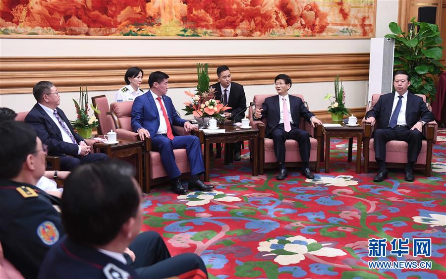5月8日，中共中央政治局委員、中央政法委書記孟建柱在北京中南海會(huì)見蒙古國(guó)法律內(nèi)務(wù)部部長(zhǎng)賓巴朝格特。 新華社記者 張鐸 攝