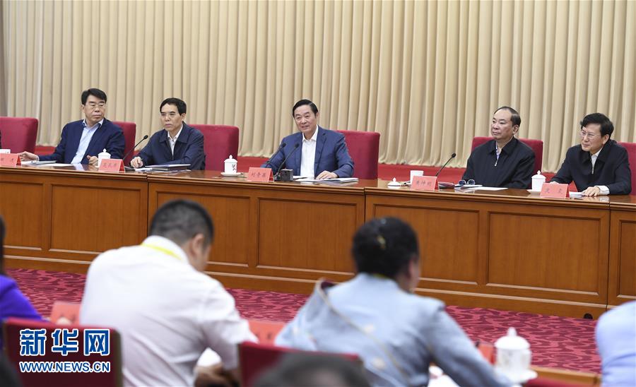 5月18日，中共中央政治局委員、中央書記處書記、中宣部部長劉奇葆在北京出席紀(jì)念新華書店成立80周年座談會并講話。 新華社記者 張領(lǐng) 攝