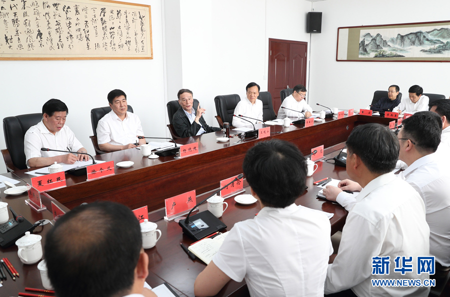 6月20日至22日，中共中央政治局常委、中央紀(jì)委書記王岐山在貴州省檢查紀(jì)檢監(jiān)察工作。這是6月21日，王岐山在修文縣委紀(jì)委座談會(huì)上講話。新華社記者 王曄 攝