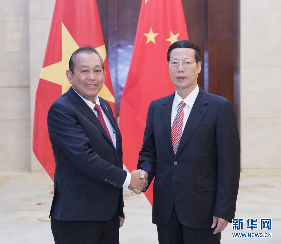  9月11日，中共中央政治局常委、國務(wù)院副總理張高麗在廣西南寧會見前來出席第十四屆中國－東盟博覽會和中國－東盟商務(wù)與投資峰會的越南常務(wù)副總理張和平。新華社記者王曄攝