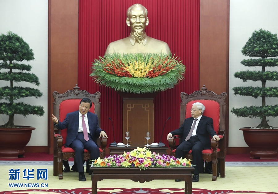 應越南共產(chǎn)黨邀請，中共中央政治局常委、中央書記處書記劉云山9月18日至19日對越南進行正式訪問。這是9月18日，劉云山在河內(nèi)會見越共中央總書記阮富仲。 新華社記者 龐興雷 攝