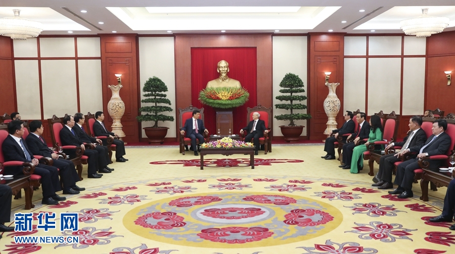 應越南共產(chǎn)黨邀請，中共中央政治局常委、中央書記處書記劉云山9月18日至19日對越南進行正式訪問。這是9月18日，劉云山在河內(nèi)會見越共中央總書記阮富仲。 新華社記者 龐興雷 攝