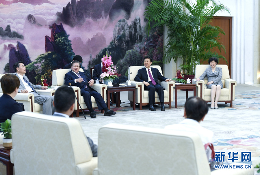 9月20日，國家副主席李源潮在北京會見由黨的最高顧問、前眾議長橫路孝弘率領(lǐng)的日本民進(jìn)黨政治家代表團(tuán)。 新華社記者 張領(lǐng) 攝 