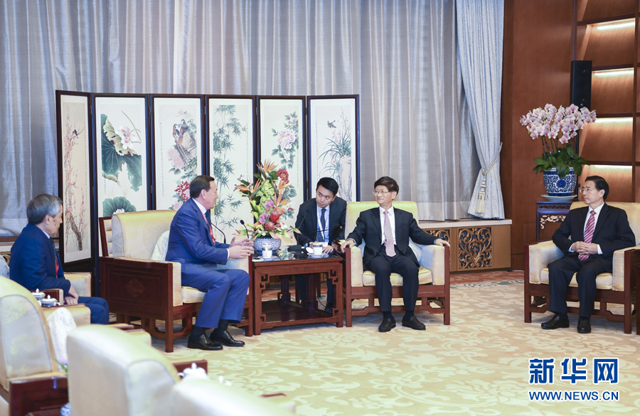 9月26日，中共中央政治局委員、中央政法委書記孟建柱在北京會見來華出席國際刑警組織第86屆全體大會的哈薩克斯坦內(nèi)務(wù)部長卡西莫夫。國務(wù)委員、公安部部長郭聲琨參加有關(guān)會見。新華社記者 張領(lǐng) 攝
