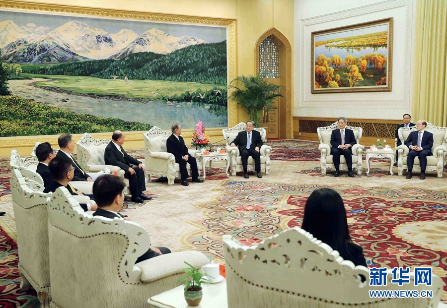 12月11日，全國政協(xié)主席俞正聲在北京人民大會(huì)堂會(huì)見新黨主席郁慕明率領(lǐng)的新黨大陸訪問團(tuán)。 新華社記者 劉衛(wèi)兵 攝