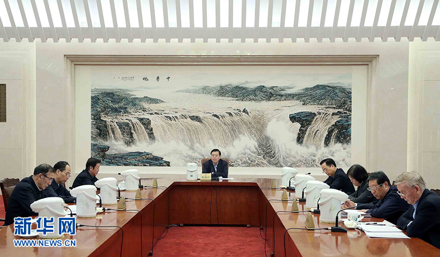 1月16日，中共十二屆全國人大常委會黨組在北京召開會議，認(rèn)真學(xué)習(xí)領(lǐng)會習(xí)近平總書記在十九屆中央紀(jì)委二次全會上的重要講話和全會精神，研究部署貫徹落實(shí)工作。全國人大常委會委員長、常委會黨組書記張德江主持會議并講話。新華社記者 劉衛(wèi)兵 攝