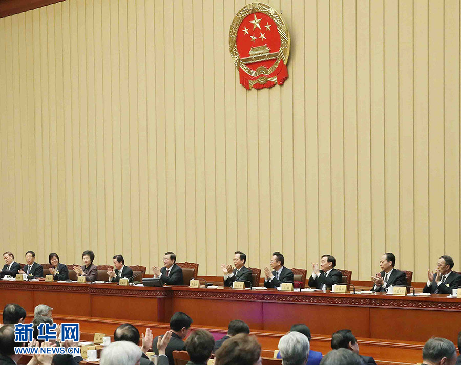 2月24日，全國人大常委會委員長張德江在北京主持十二屆全國人大常委會第三十三次會議閉幕會。在會議完成各項(xiàng)表決事項(xiàng)后，張德江發(fā)表講話。新華社記者 劉衛(wèi)兵 攝