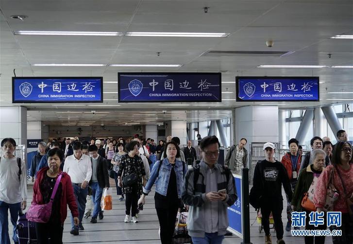 （圖文互動）（4）四十年、一扇窗——兩地值守者眼中的羅湖橋