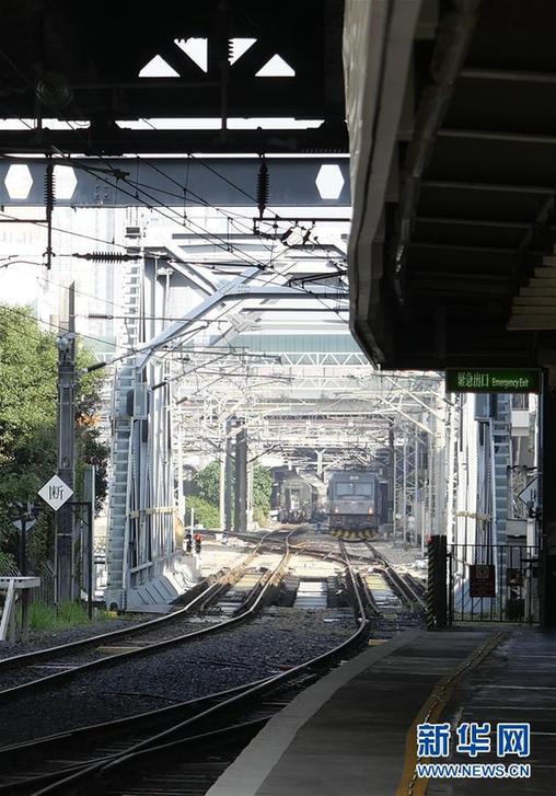 （圖文互動）（5）四十年、一扇窗——兩地值守者眼中的羅湖橋