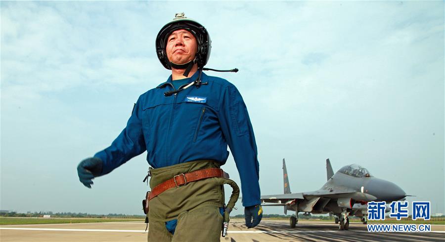 （新華全媒頭條·圖文互動(dòng)）（1）戰(zhàn)鷹，為祖國(guó)奮飛——記空軍航空兵某旅旅長(zhǎng)、特級(jí)飛行員郝井文