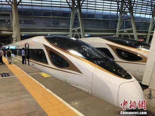 資料圖：復(fù)興號動車組在京津城際鐵路按照時速350時速達速運行。冷昊陽 攝