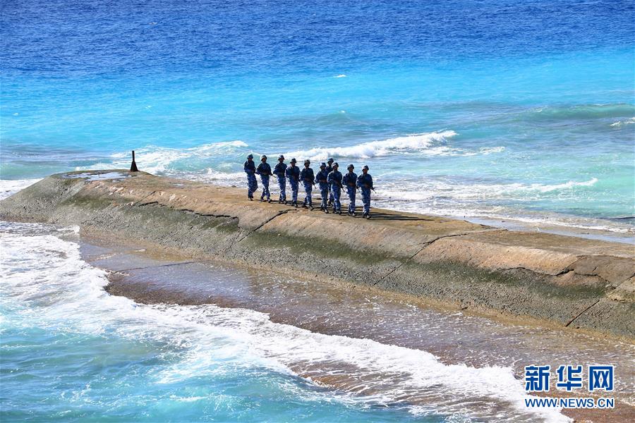 （新華全媒頭條·圖文互動）（10）沿著中國特色強軍之路闊步前進——黨中央、中央軍委領(lǐng)導(dǎo)推進國防和軍隊建設(shè)70年紀(jì)實