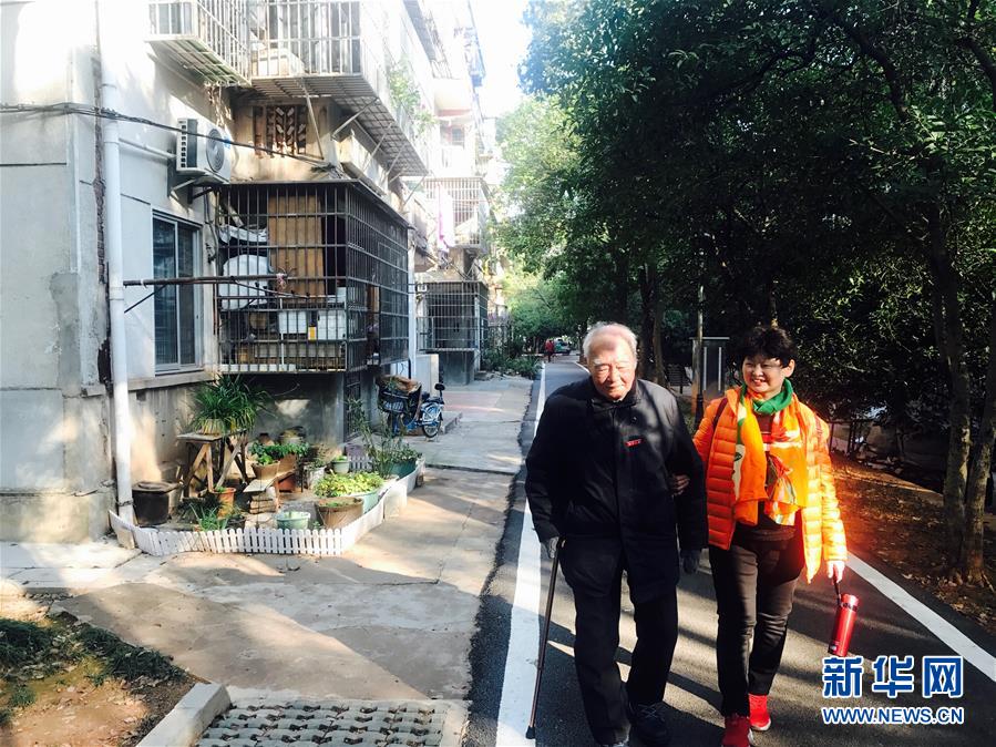 （新華全媒頭條·圖文互動）（8）滄海橫流 信仰彌堅——記共產(chǎn)黨員、湘潭大學(xué)九旬教授滄南