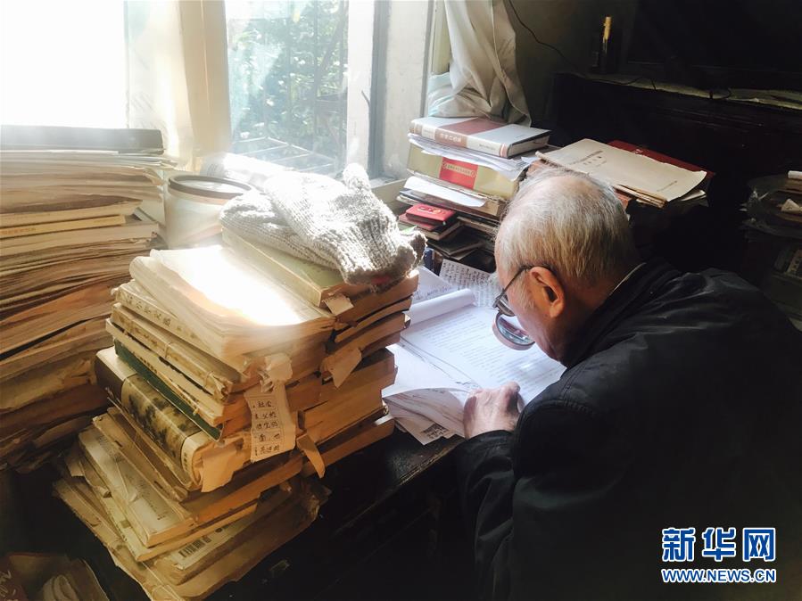 （新華全媒頭條·圖文互動）（10）滄海橫流 信仰彌堅——記共產(chǎn)黨員、湘潭大學(xué)九旬教授滄南