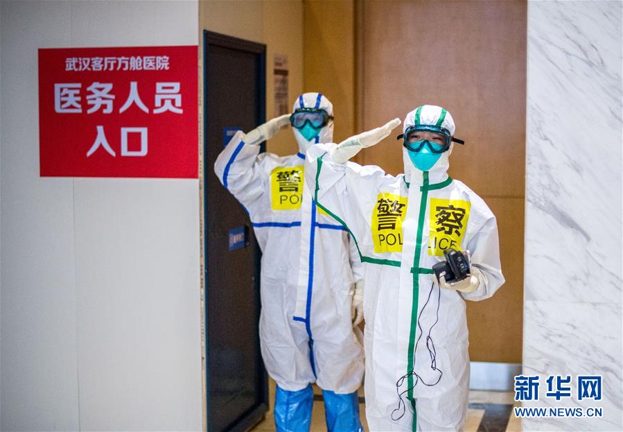 （新華全媒頭條·圖文互動）（7）守望相助，堅忍不拔——致敬武漢戰(zhàn)“疫”中千千萬萬個平凡英雄