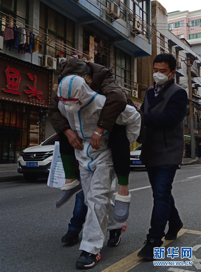 （習近平致敬的戰(zhàn)“疫”英雄·公安干警篇·圖文互動）（4）他們，抗疫一線鑄警魂