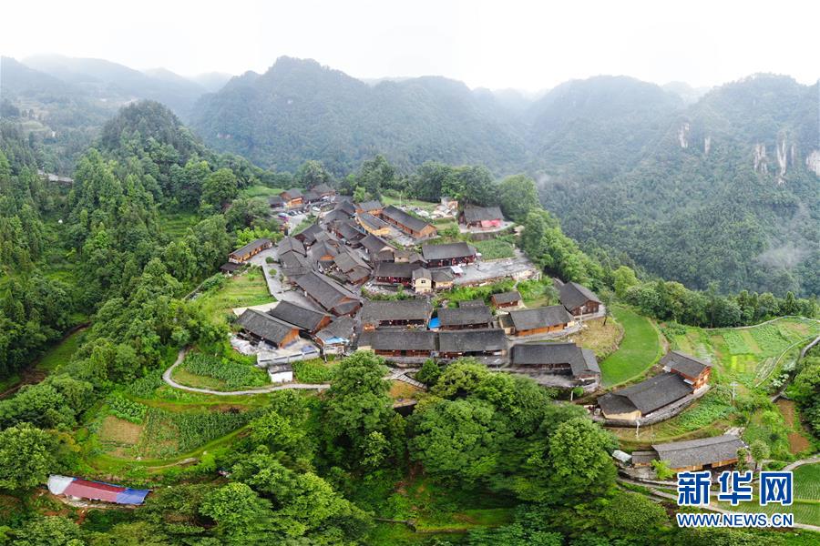 （新華全媒頭條·走向我們的小康生活·圖文互動）（7）那山，那人，那苗寨——十八洞村三代人的奮斗史