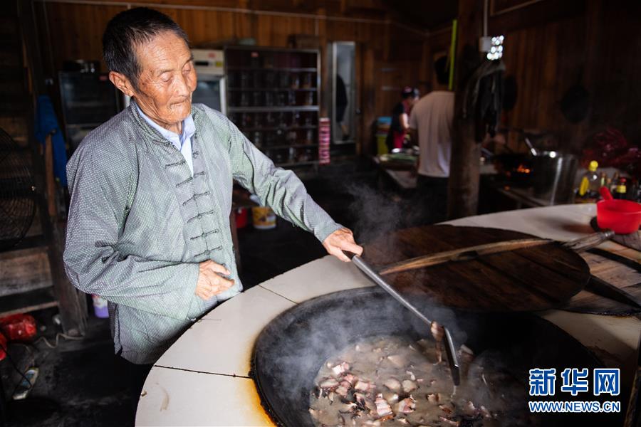 （新華全媒頭條·走向我們的小康生活·圖文互動）（8）那山，那人，那苗寨——十八洞村三代人的奮斗史
