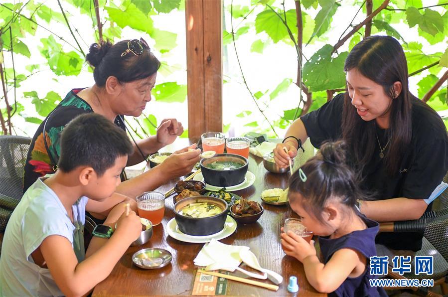 （在習(xí)近平新時(shí)代中國特色社會(huì)主義思想指引下——新時(shí)代新作為新篇章·習(xí)近平總書記關(guān)切事·圖文互動(dòng)）（6）珍惜盤中餐，狠剎浪費(fèi)風(fēng)——各地積極行動(dòng)堅(jiān)決制止餐飲浪費(fèi)