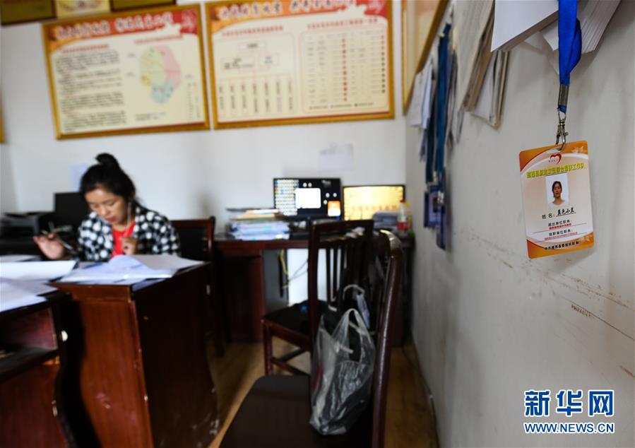 （熱點鮮報·圖文互動）（4）為了大涼山的下一代，她奔赴在助學(xué)路上