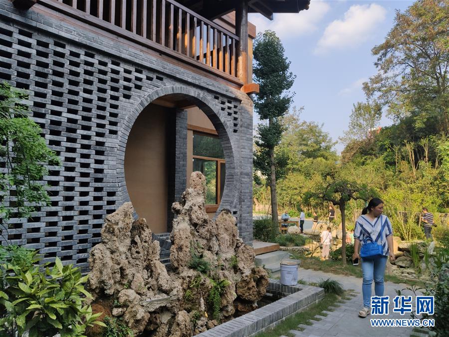 （走向我們的小康生活·圖文互動）（1）游客來了，小康近了——生態(tài)旅游引領(lǐng)湖北山區(qū)蝶變二三事