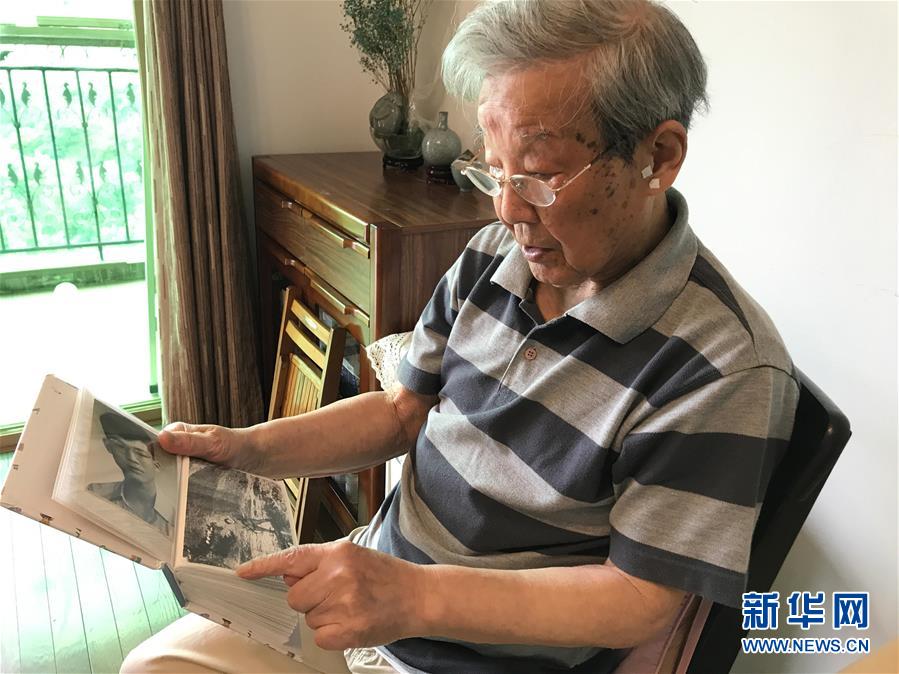 （紀念抗美援朝70周年·圖文互動）戰(zhàn)地金達萊，花兒為誰開？——記志愿軍老戰(zhàn)士文工隊員任紅舉