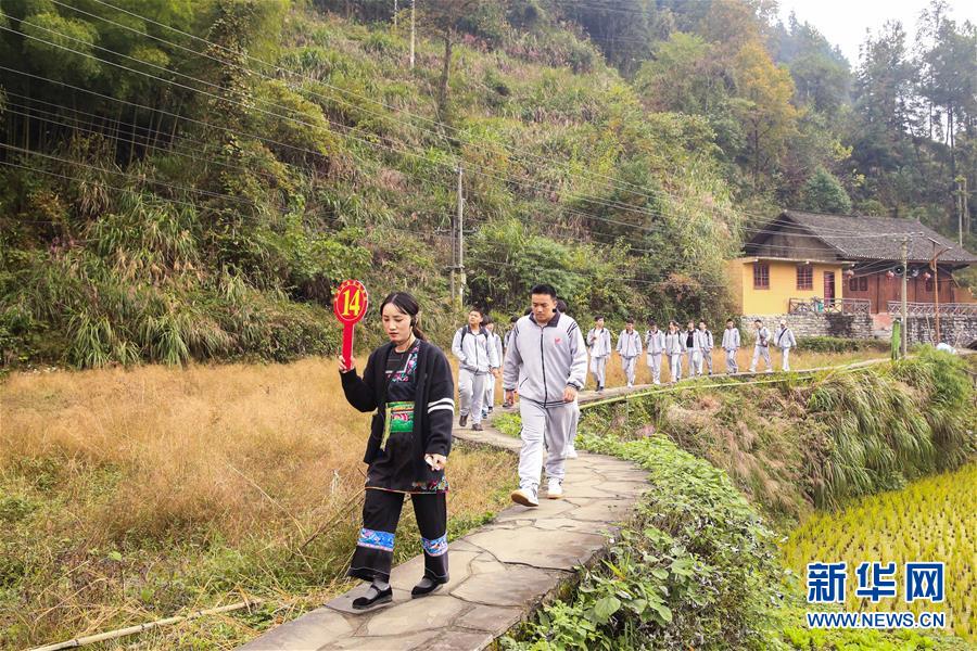 （在習(xí)近平新時(shí)代中國特色社會主義思想指引下——新時(shí)代新作為新篇章·習(xí)近平總書記關(guān)切事·圖文互動）（3）精準(zhǔn)扶貧7年，十八洞村“長”出10余種新職業(yè)