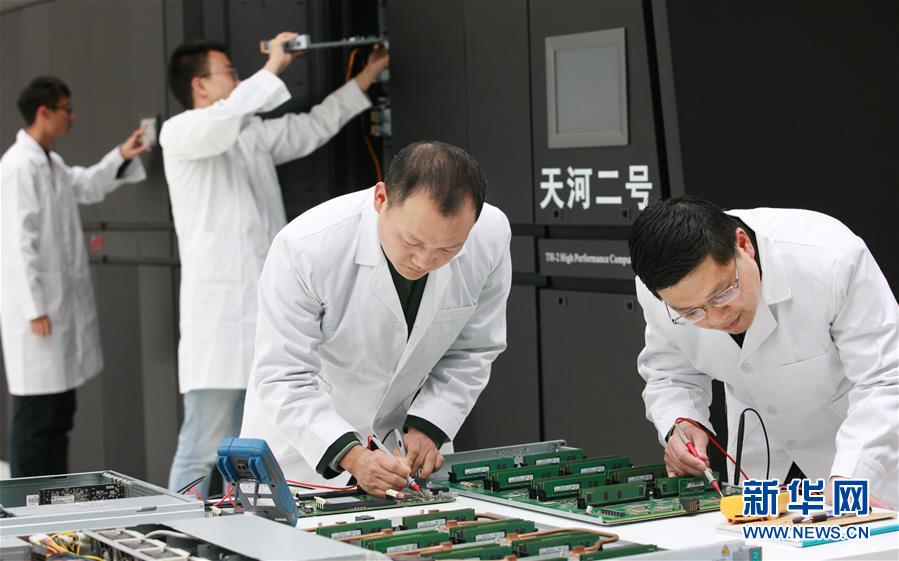 （在習近平強軍思想指引下·我們在戰(zhàn)位報告·圖文互動）（2）向著未來戰(zhàn)場沖鋒——國防科技大學(xué)科研創(chuàng)新記事