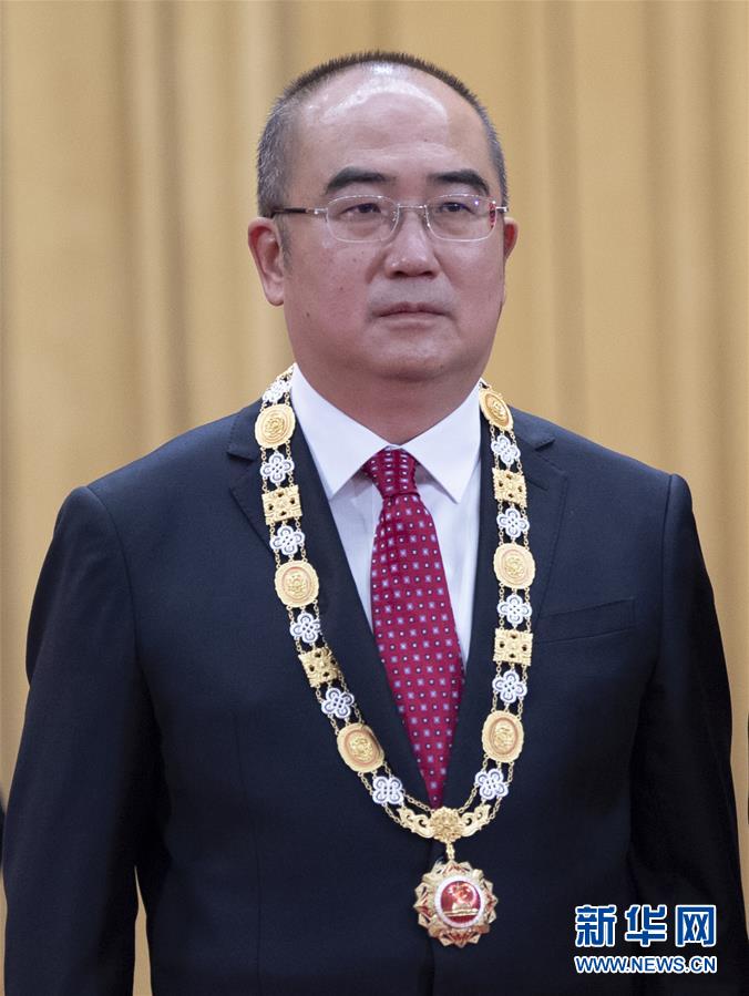 （抗疫先進(jìn)事跡·圖文互動）（1）張定宇：疫情“暴風(fēng)眼”里，“漸凍”之軀與時間賽跑