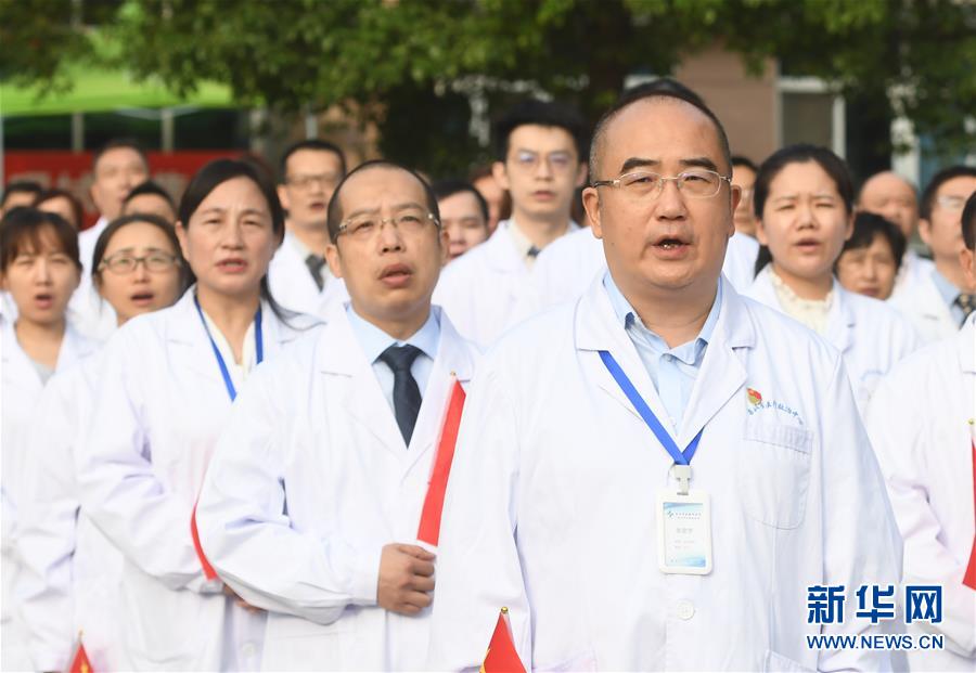 （抗疫先進(jìn)事跡·圖文互動）（2）張定宇：疫情“暴風(fēng)眼”里，“漸凍”之軀與時間賽跑