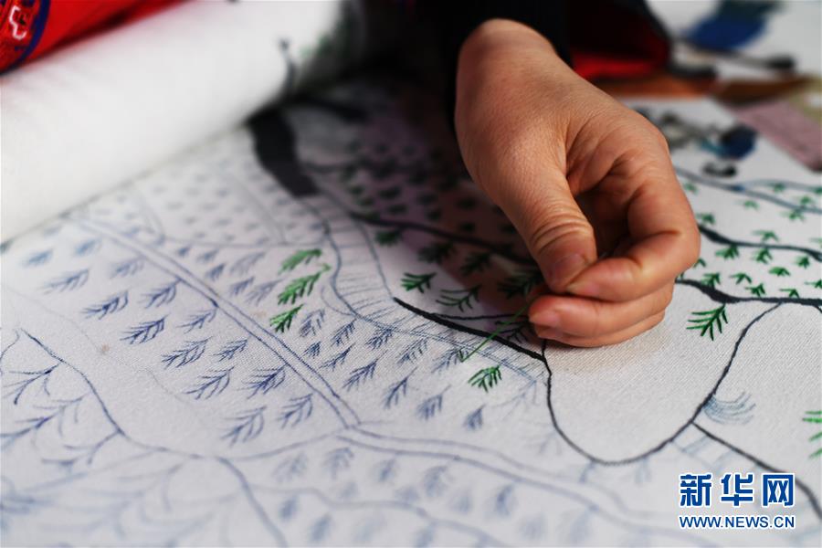 （兩會人物·圖文互動）（2）帶娃、賺錢兩不誤——一位農(nóng)民工代表眼中的脫貧新工作