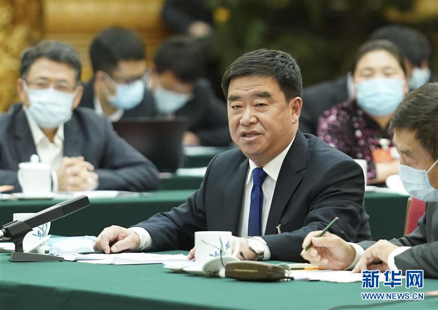 （新華全媒頭條·圖文互動(dòng)）（6）從人民中汲取磅礴力量——習(xí)近平總書記同出席2020年全國兩會(huì)人大代表、政協(xié)委員共商國是紀(jì)實(shí)