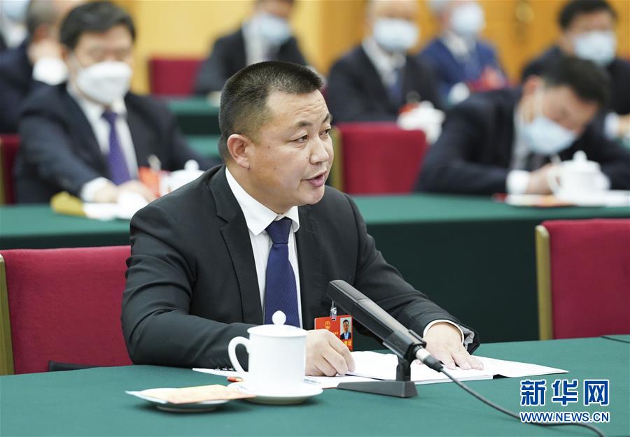 （新華全媒頭條·圖文互動(dòng)）（11）從人民中汲取磅礴力量——習(xí)近平總書記同出席2020年全國兩會(huì)人大代表、政協(xié)委員共商國是紀(jì)實(shí)