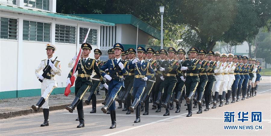 （圖文互動）（5）“我和我的祖國，一刻也不能分割”——解放軍駐香港部隊與市民共同慶祝國慶70周年見聞