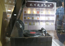 上海：觀(guān)展覽 迎“八一”
