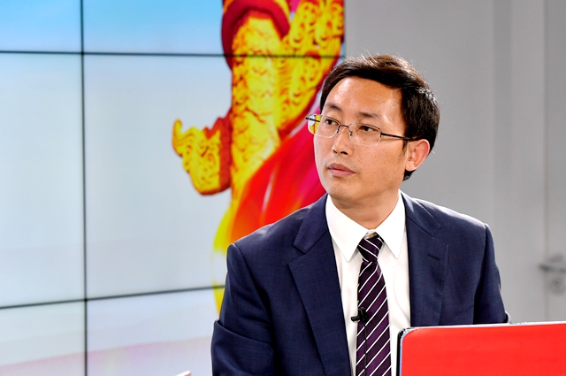 繼往是為了開來，那么開什么來？我們的未來是什么？我們現(xiàn)在站在什么歷史方位上？往哪里去走？