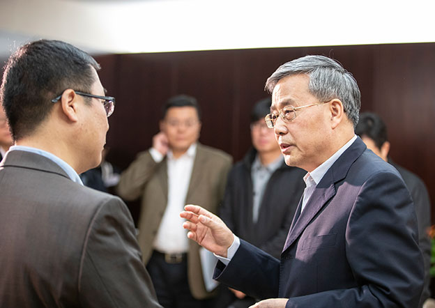 讓銀行業(yè)金融機(jī)構(gòu)愿意做、能夠做、也會(huì)做民營企業(yè)業(yè)務(wù)