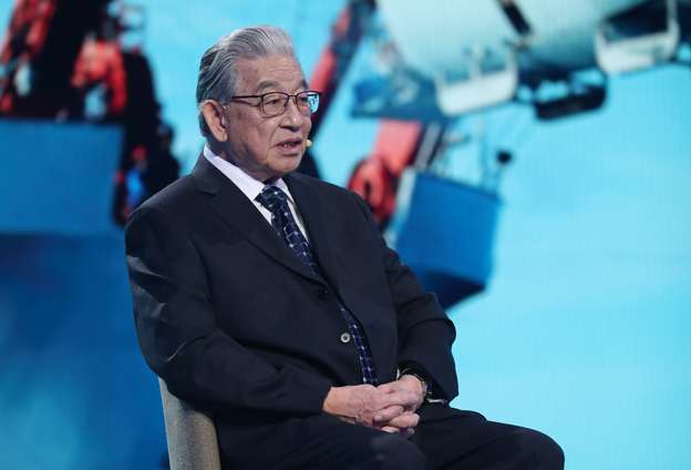 中華民族實(shí)現(xiàn)了可上九天攬?jiān)?，可下五洋捉鱉的宏偉夙愿