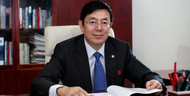 中航飛機(jī)董事長(zhǎng)、分黨組書(shū)記方玉峰——中航飛機(jī)要想同國(guó)際航空產(chǎn)業(yè)強(qiáng)者過(guò)招，必須與市場(chǎng)全面接軌，逐步褪去傳統(tǒng)國(guó)有企業(yè)的“光環(huán)”。這就要求我們?nèi)ν七M(jìn)企業(yè)改革，利用上市平臺(tái)，建立先進(jìn)的法人治理結(jié)構(gòu)，建立高效的、敏捷反應(yīng)的價(jià)值創(chuàng)造主體。