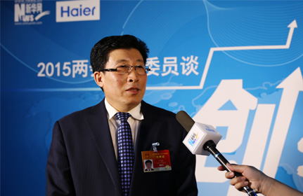 “面對(duì)這種新型的、農(nóng)業(yè)轉(zhuǎn)型的項(xiàng)目，政府各級(jí)部門也都在研究怎么落實(shí)，還有很多細(xì)節(jié)上的問(wèn)題。”